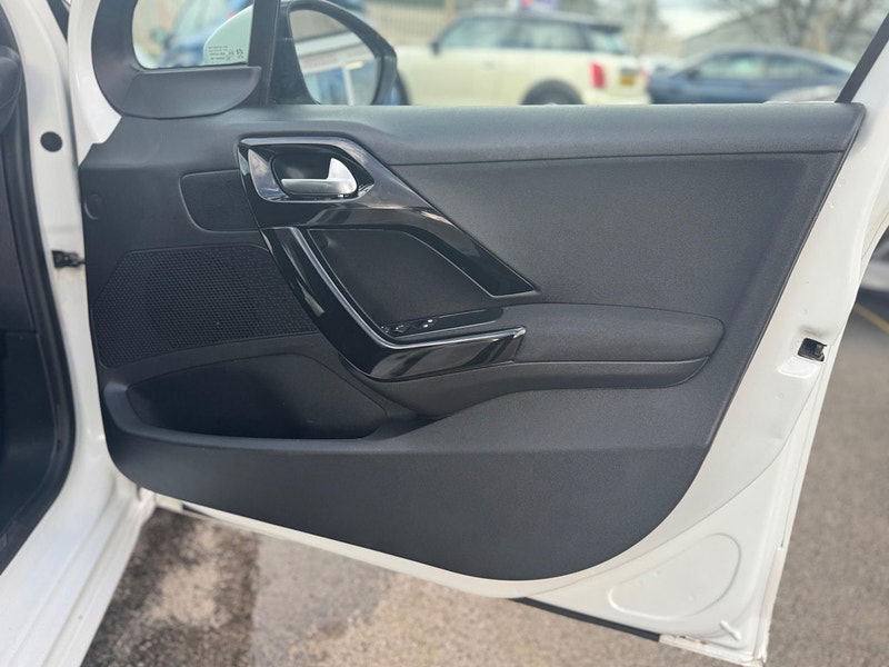Peugeot 208 1.2 VTi PureTech Allure Euro 6 5dr 5dr Manual 2025