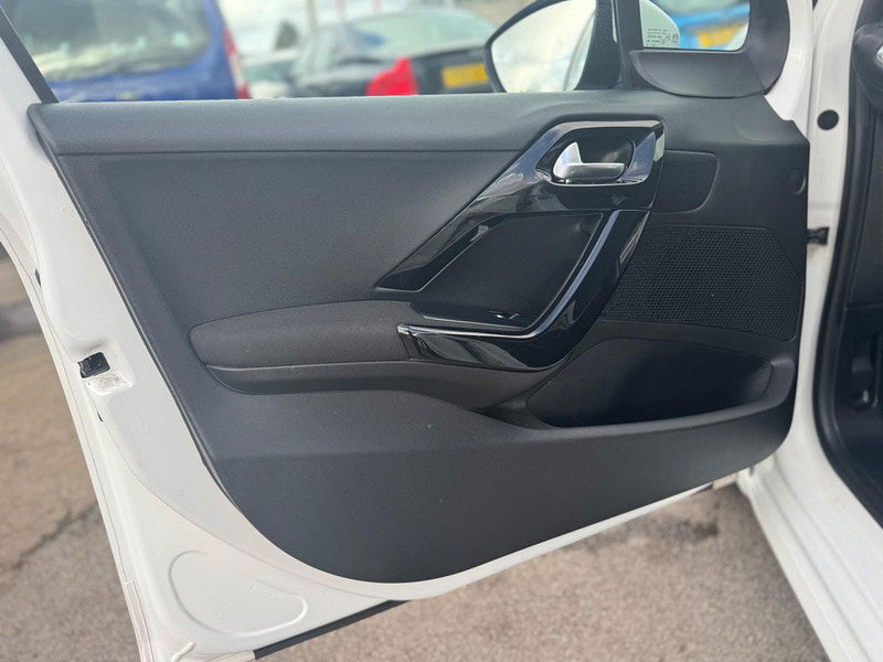 Peugeot 208 1.2 VTi PureTech Allure Euro 6 5dr 5dr Manual 2025