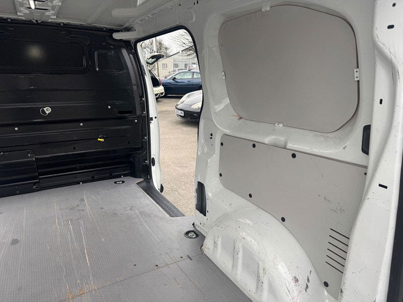 Peugeot Expert 2.0 BlueHDi 1400 Professional Standard Panel Van MWB Euro 6 (s/s) 6dr 6dr Manual 2025