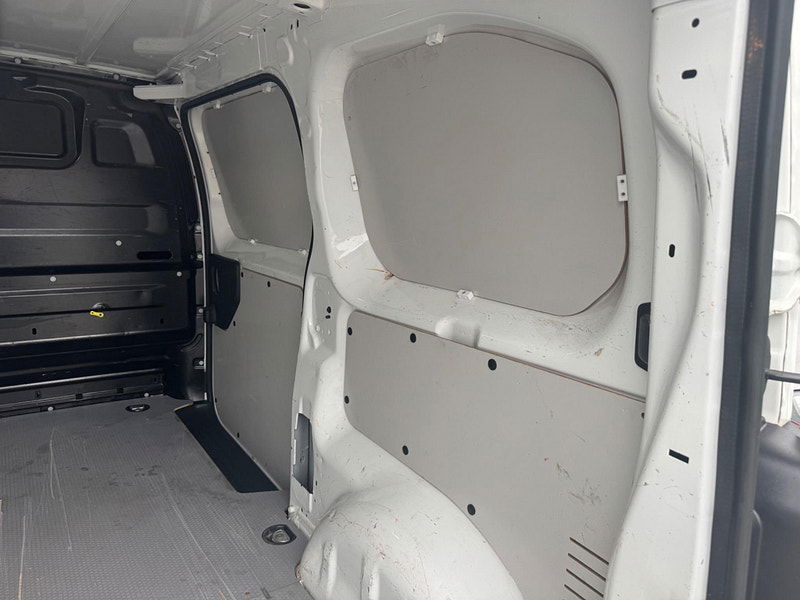 Peugeot Expert 2.0 BlueHDi 1400 Professional Standard Panel Van MWB Euro 6 (s/s) 6dr 6dr Manual 2025