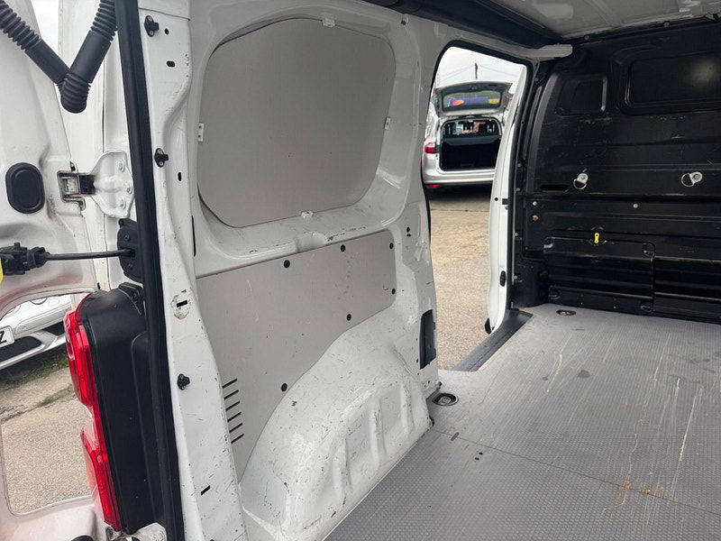 Peugeot Expert 2.0 BlueHDi 1400 Professional Standard Panel Van MWB Euro 6 (s/s) 6dr 6dr Manual 2025
