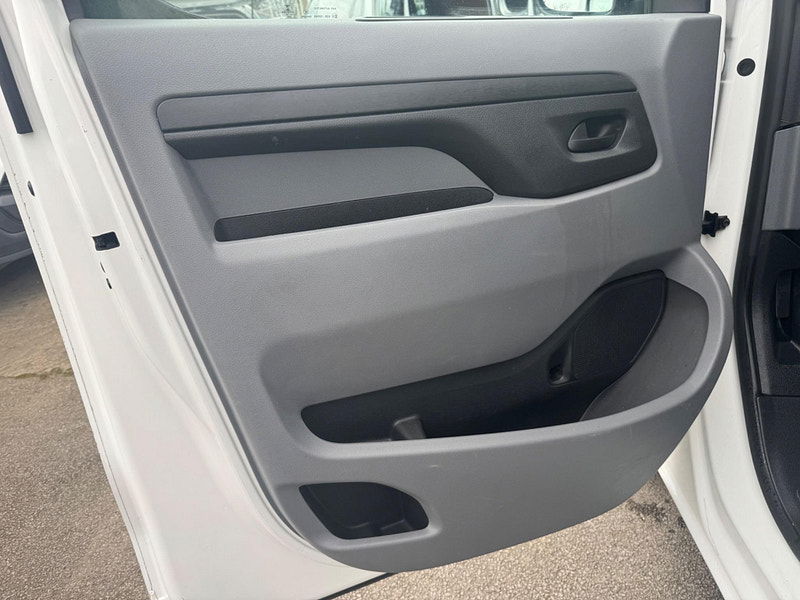 Peugeot Expert 2.0 BlueHDi 1400 Professional Standard Panel Van MWB Euro 6 (s/s) 6dr 6dr Manual 2025