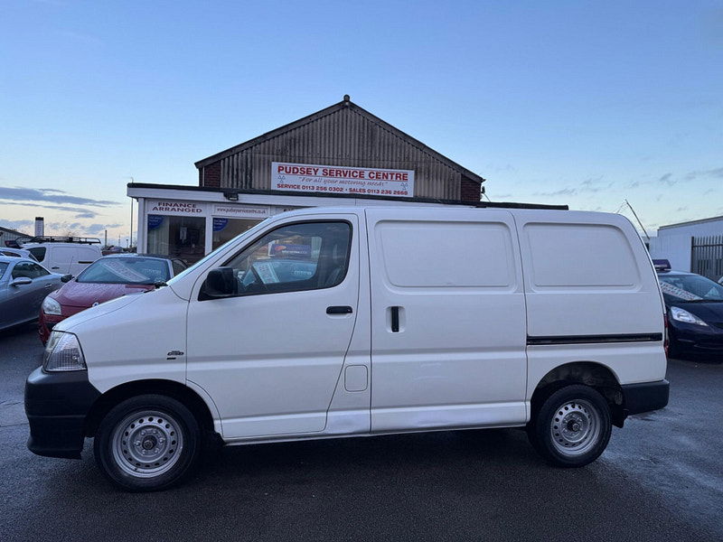 Toyota Hiace 2.5 280 D-4D RWD L1 H1 4dr 4dr Manual 2025