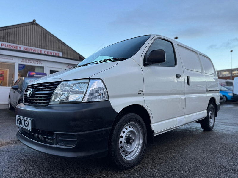 Toyota Hiace 2.5 280 D-4D RWD L1 H1 4dr 4dr Manual 2025