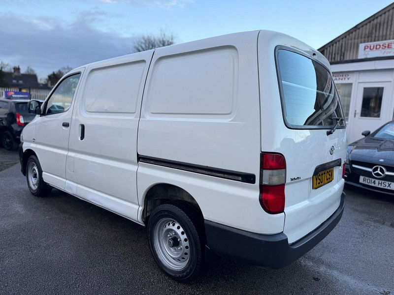 Toyota Hiace 2.5 280 D-4D RWD L1 H1 4dr 4dr Manual 2026