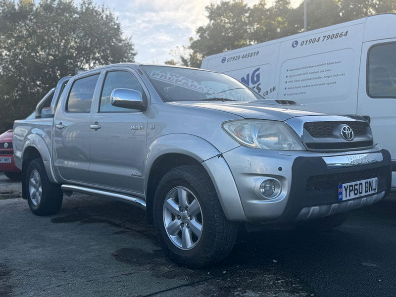 Toyota Hilux 3.0 D-4D Invincible 4WD 4dr 4dr Manual 2024