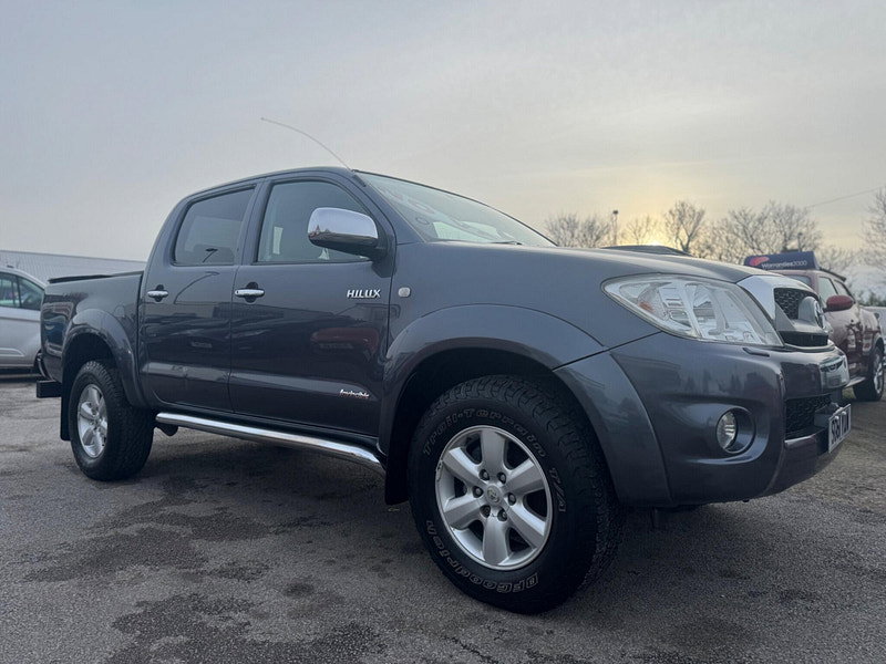Toyota Hilux INVINCIBLE 4X4 D-4D DCB 4dr Manual 2026