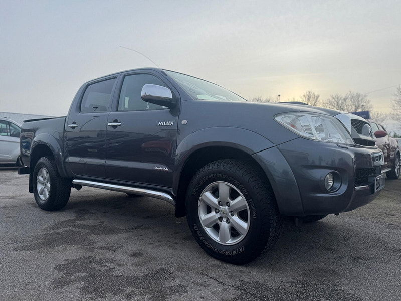 Toyota Hilux INVINCIBLE 4X4 D-4D DCB 4dr Manual 2026