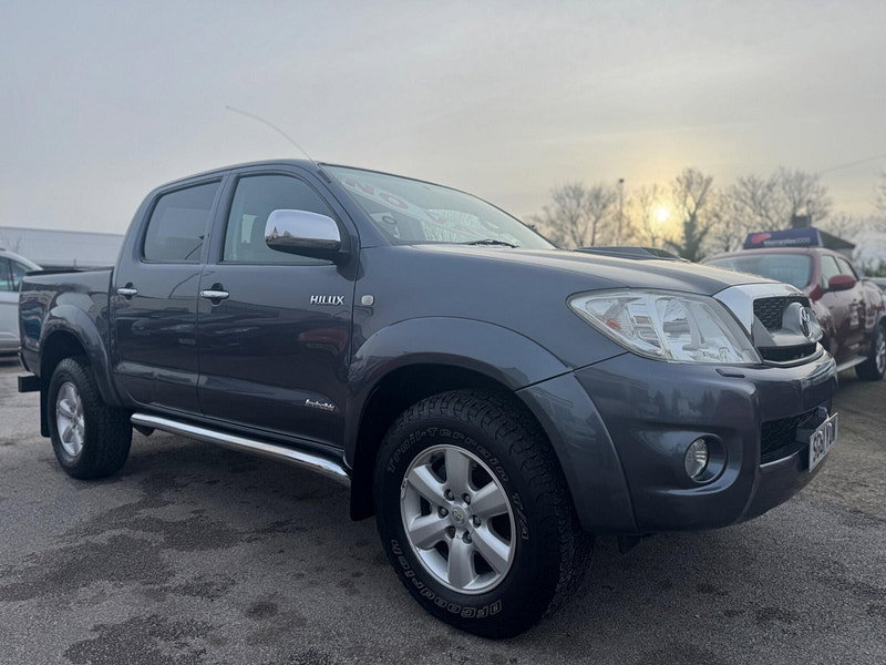 Toyota Hilux INVINCIBLE 4X4 D-4D DCB 4dr Manual 2026