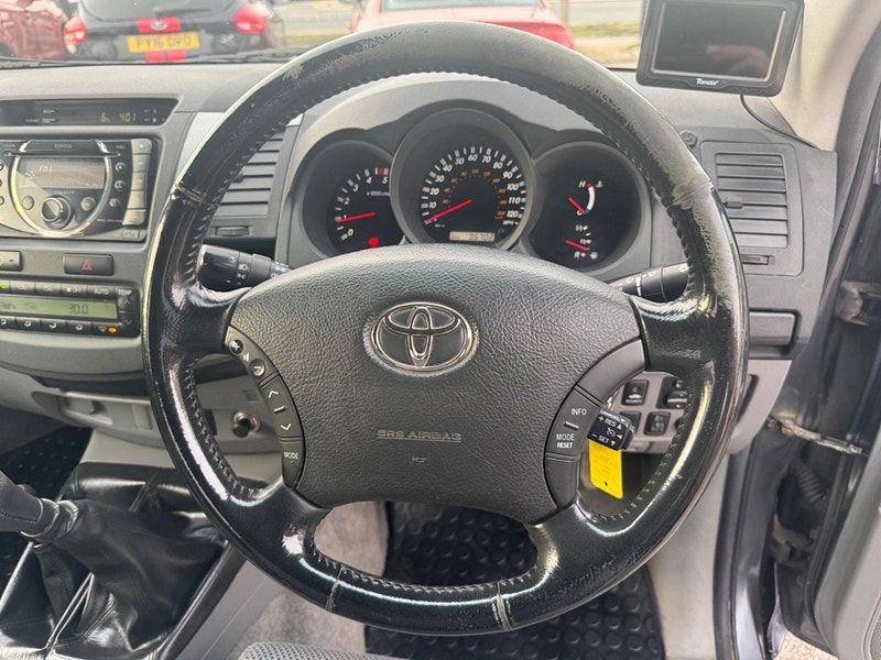 Toyota Hilux INVINCIBLE 4X4 D-4D DCB 4dr Manual 2026