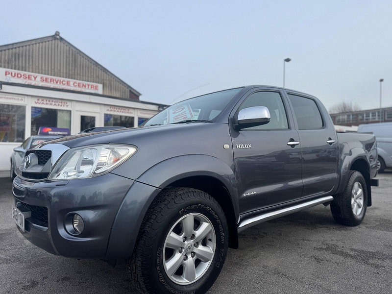 Toyota Hilux INVINCIBLE 4X4 D-4D DCB 4dr Manual 2026