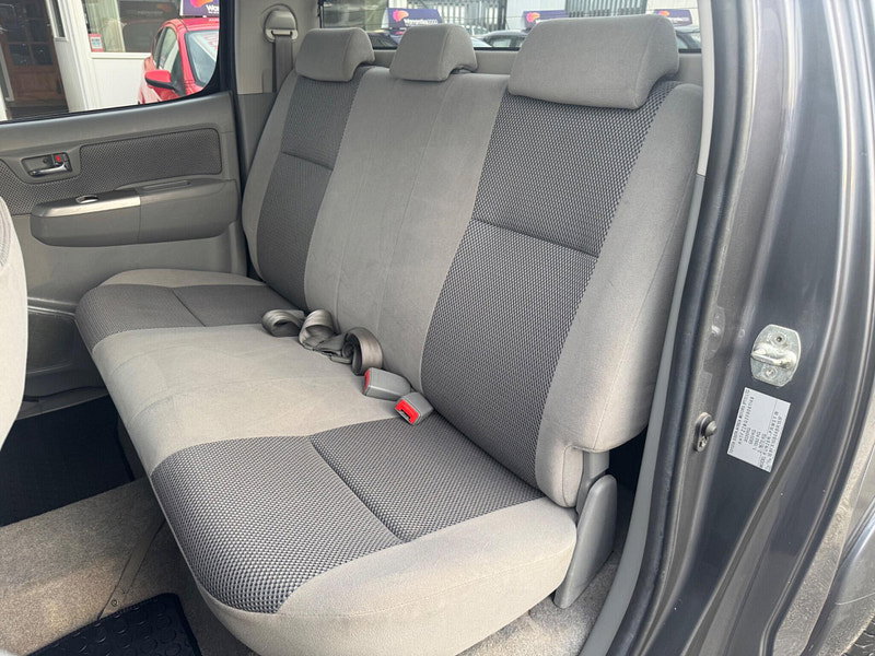 Toyota Hilux INVINCIBLE 4X4 D-4D DCB 4dr Manual 2026