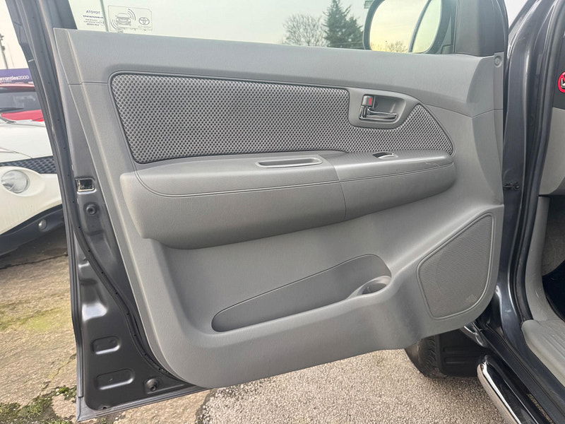 Toyota Hilux INVINCIBLE 4X4 D-4D DCB 4dr Manual 2026