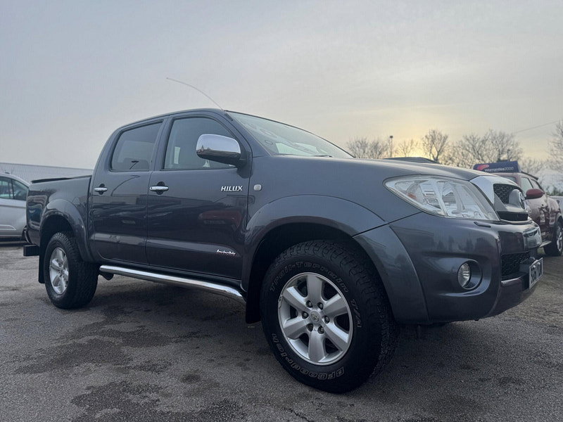 Toyota Hilux INVINCIBLE 4X4 D-4D DCB 4dr Manual 2026