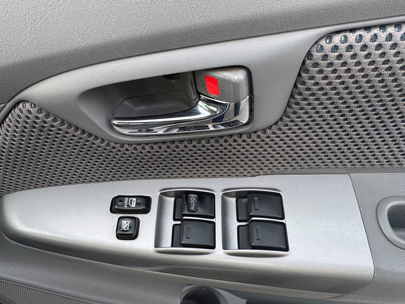 Toyota Hilux INVINCIBLE 4X4 D-4D DCB 4dr Manual 2026