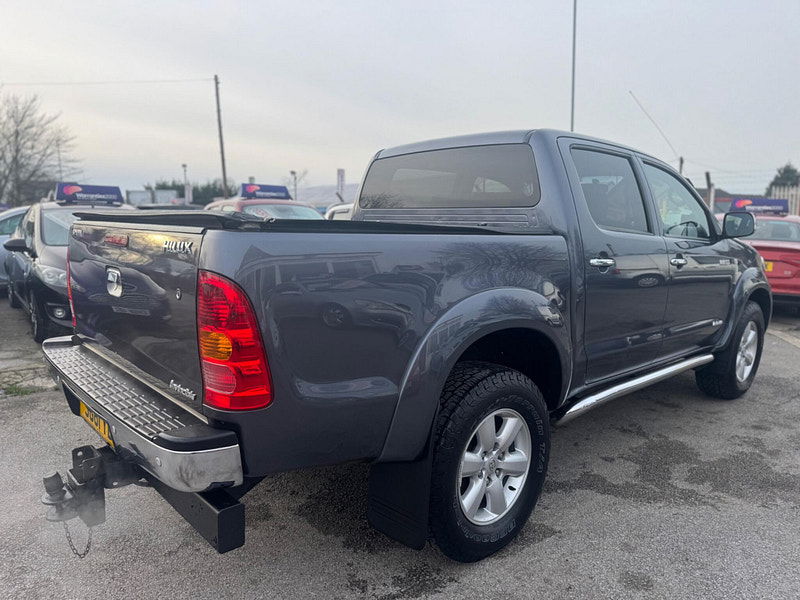 Toyota Hilux INVINCIBLE 4X4 D-4D DCB 4dr Manual 2026