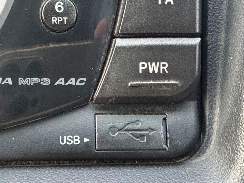 Toyota Hilux INVINCIBLE 4X4 D-4D DCB 4dr Manual 2026