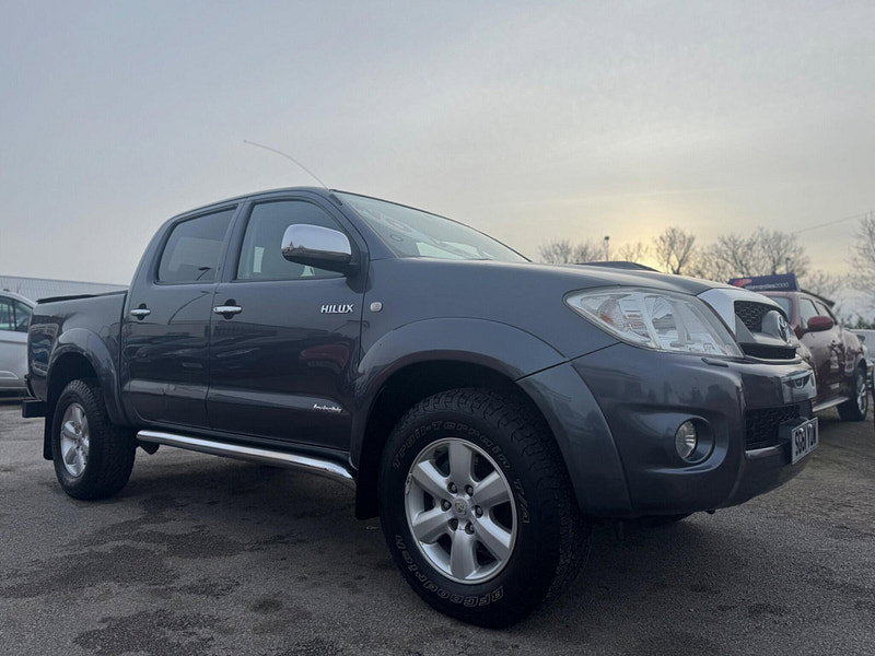 Toyota Hilux INVINCIBLE 4X4 D-4D DCB 4dr Manual 2026