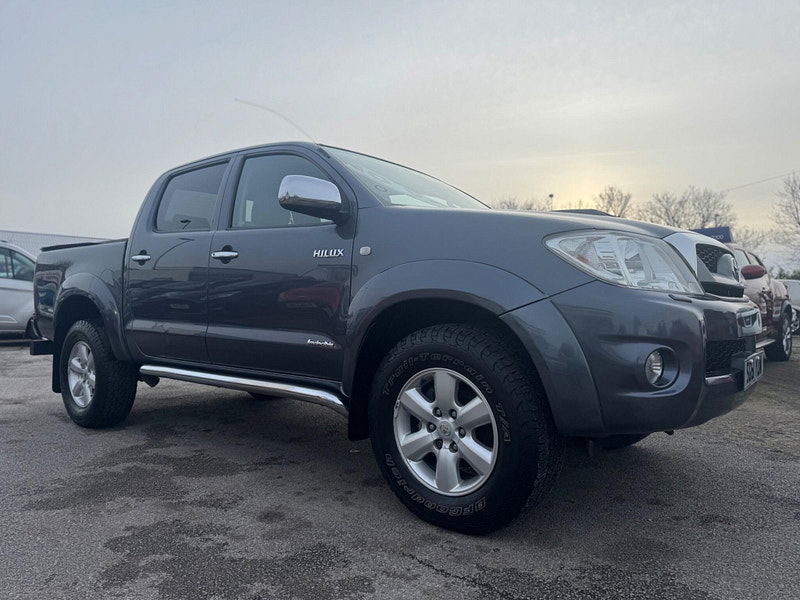 Toyota Hilux INVINCIBLE 4X4 D-4D DCB 4dr Manual 2026
