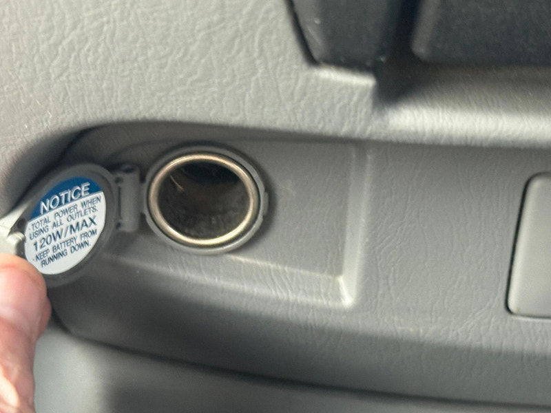 Toyota Hilux INVINCIBLE 4X4 D-4D DCB 4dr Manual 2026