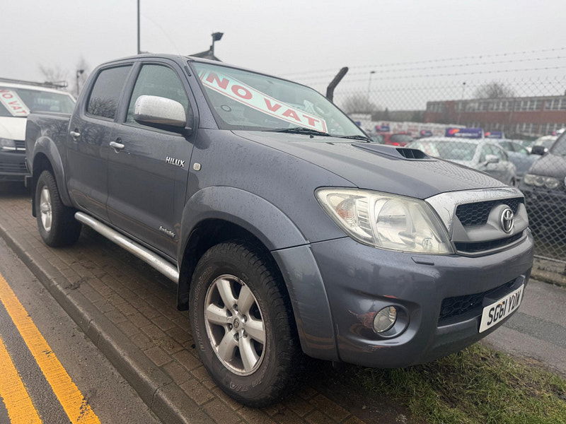 Toyota Hilux INVINCIBLE 4X4 D-4D DCB 4dr Manual 2026