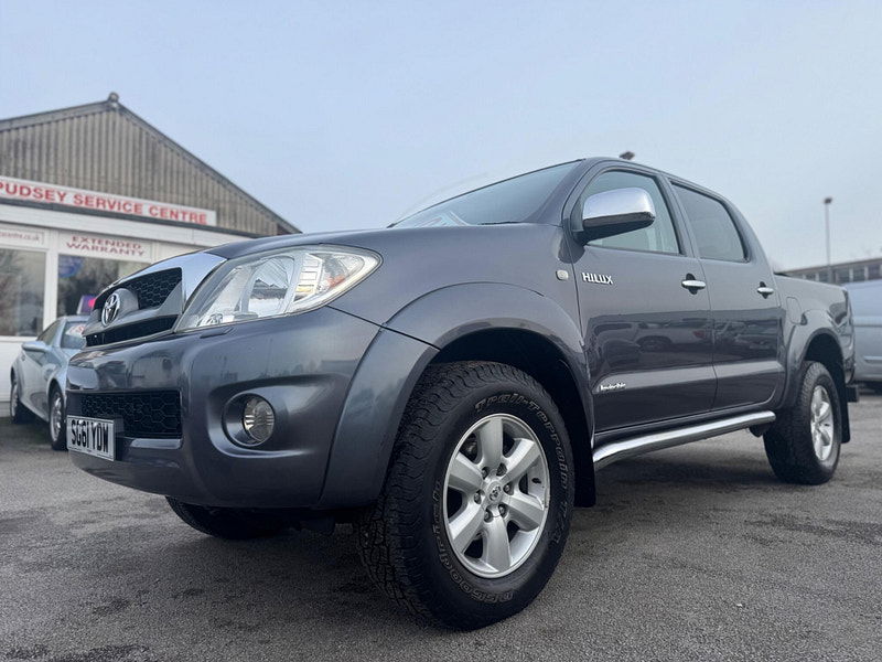 Toyota Hilux INVINCIBLE 4X4 D-4D DCB 4dr Manual 2026