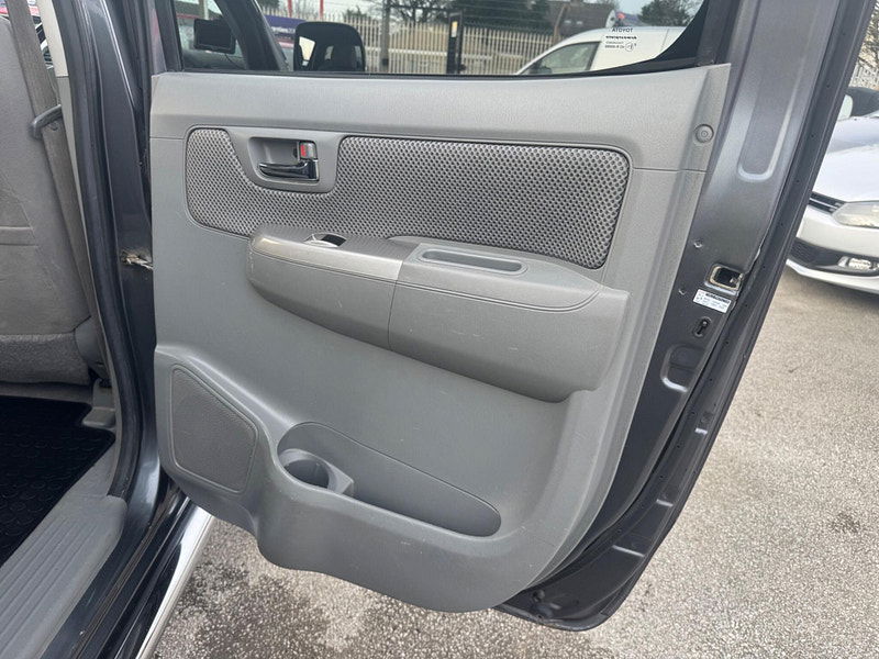 Toyota Hilux INVINCIBLE 4X4 D-4D DCB 4dr Manual 2026