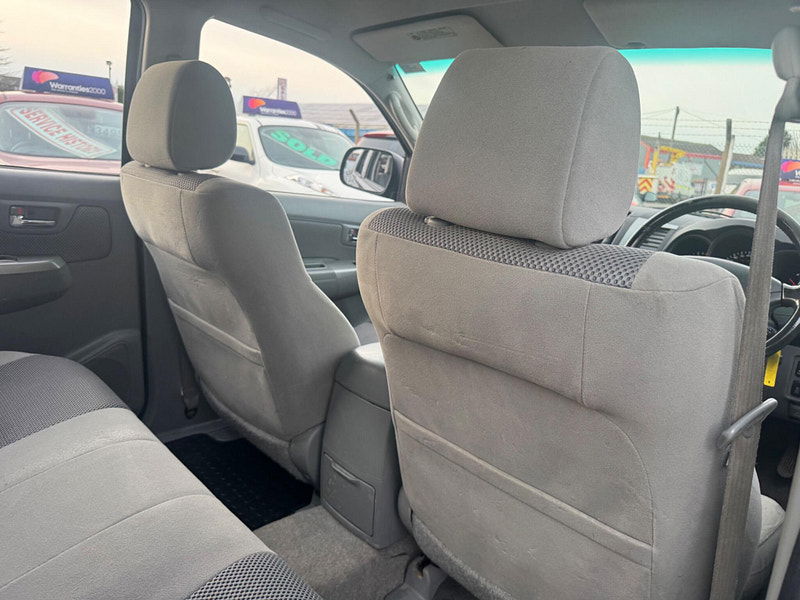 Toyota Hilux INVINCIBLE 4X4 D-4D DCB 4dr Manual 2026