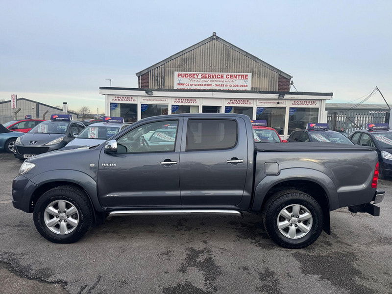 Toyota Hilux INVINCIBLE 4X4 D-4D DCB 4dr Manual 2026