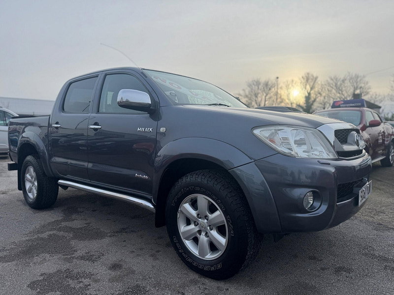 Toyota Hilux INVINCIBLE 4X4 D-4D DCB 4dr Manual 2026