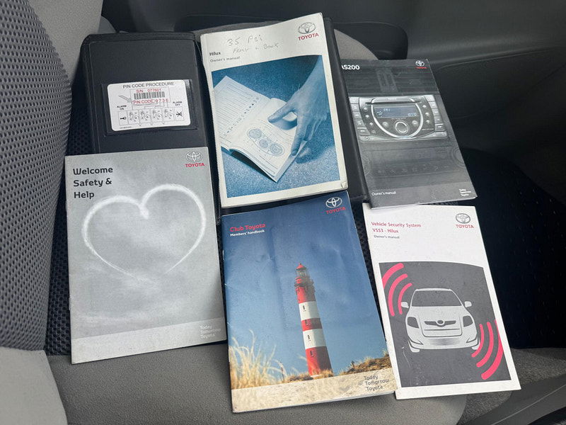 Toyota Hilux INVINCIBLE 4X4 D-4D DCB 4dr Manual 2026