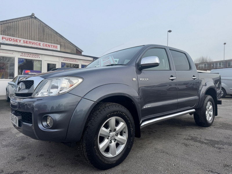 Toyota Hilux INVINCIBLE 4X4 D-4D DCB 4dr Manual 2026