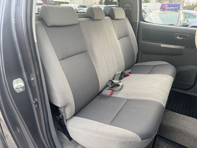 Toyota Hilux INVINCIBLE 4X4 D-4D DCB 4dr Manual 2026