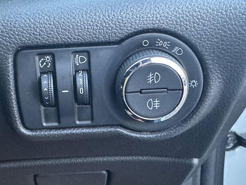 Vauxhall Astra 1.6 16v SRi Euro 5 5dr 5dr Manual 2025