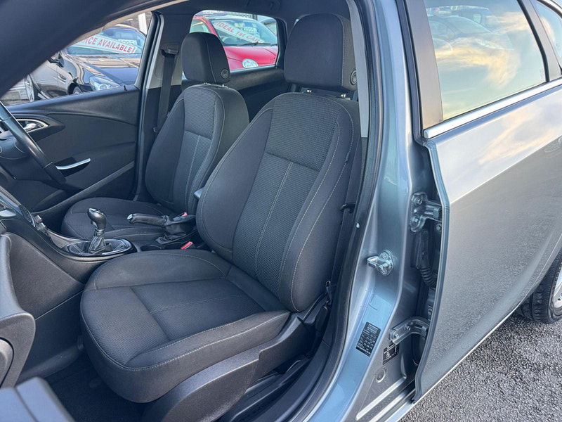 Vauxhall Astra 1.6 16v SRi Euro 5 5dr 5dr Manual 2026