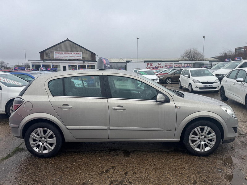 Vauxhall Astra 1.8i 16v Design 5dr 5dr Automatic 2026