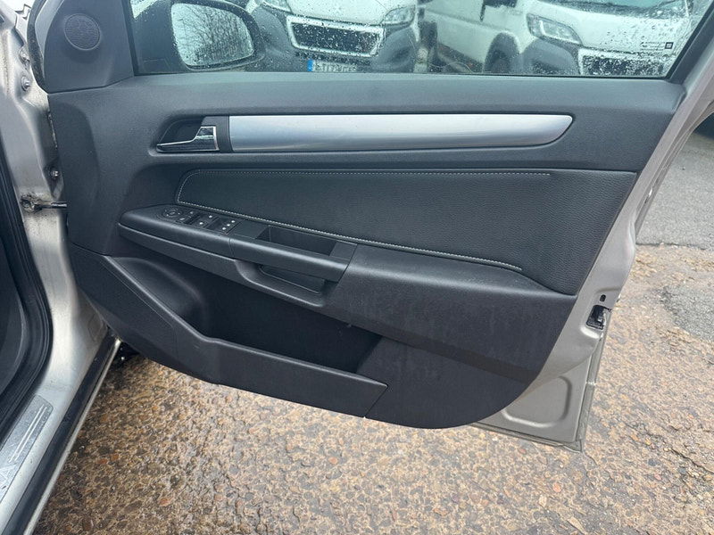 Vauxhall Astra 1.8i 16v Design 5dr 5dr Automatic 2026