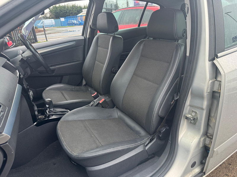 Vauxhall Astra 1.8i 16v Design 5dr 5dr Automatic 2026