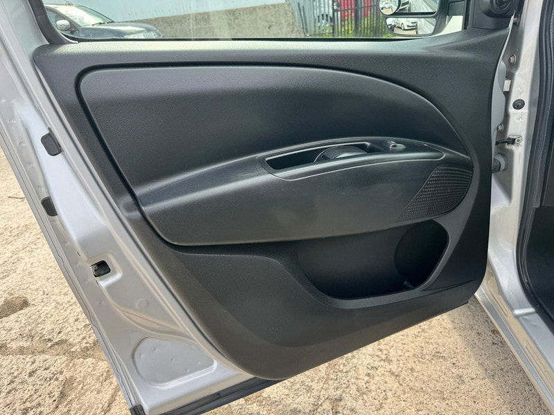 Vauxhall Combo 1.3 CDTi 2000 16v Sportive FWD L1 H1 3dr 3dr Manual 2025