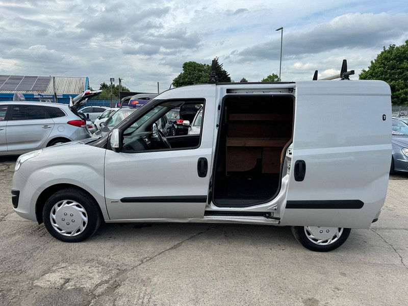 Vauxhall Combo 1.3 CDTi 2000 16v Sportive FWD L1 H1 3dr 3dr Manual 2025