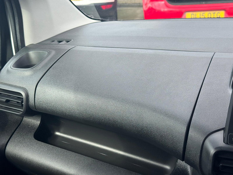 Vauxhall Combo 1.5 Turbo D 2300 Sportive L2 H1 Euro 6 (s/s) 4dr 4dr Manual 2026