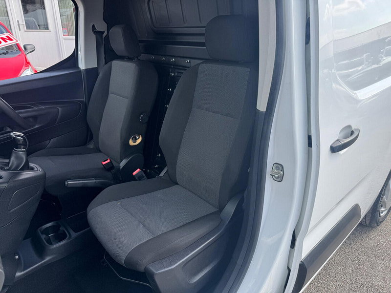 Vauxhall Combo 1.5 Turbo D 2300 Sportive L2 H1 Euro 6 (s/s) 4dr 4dr Manual 2026