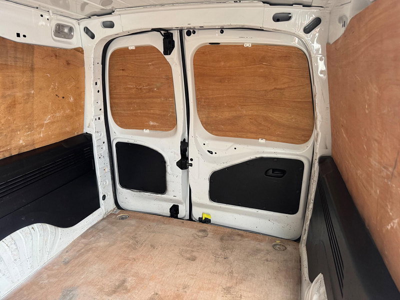 Vauxhall Combo 1.5 Turbo D 2300 Sportive L2 H1 Euro 6 (s/s) 4dr 4dr Manual 2026