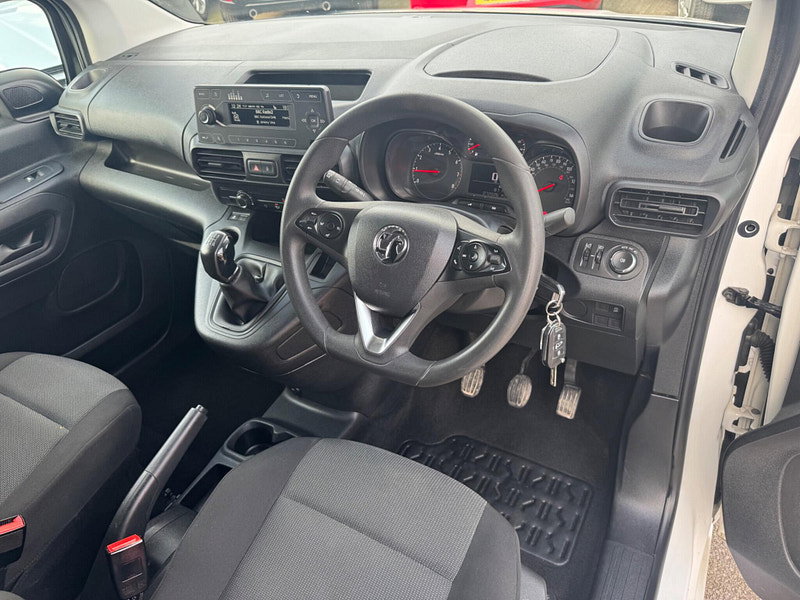 Vauxhall Combo 1.5 Turbo D 2300 Sportive L2 H1 Euro 6 (s/s) 4dr 4dr Manual 2026