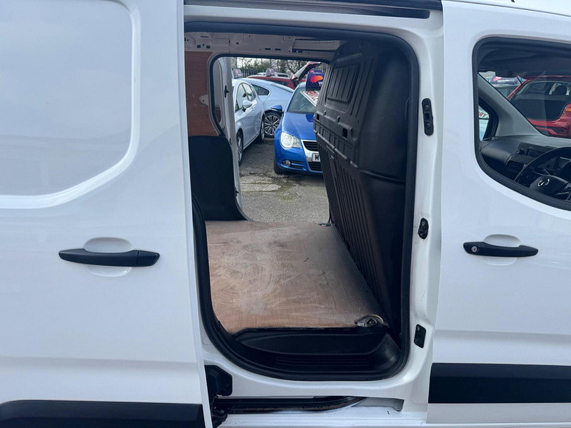 Vauxhall Combo 1.5 Turbo D 2300 Sportive L2 H1 Euro 6 (s/s) 4dr 4dr Manual 2026