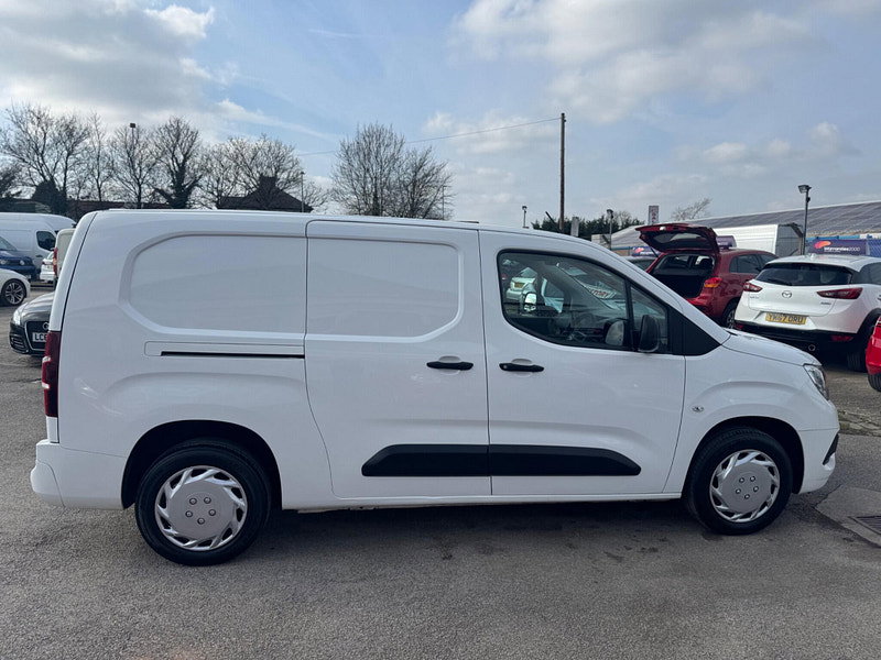 Vauxhall Combo 1.5 Turbo D 2300 Sportive L2 H1 Euro 6 (s/s) 4dr 4dr Manual 2026