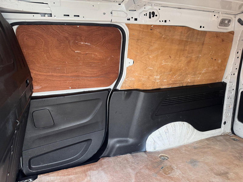 Vauxhall Combo 1.5 Turbo D 2300 Sportive L2 H1 Euro 6 (s/s) 4dr 4dr Manual 2026