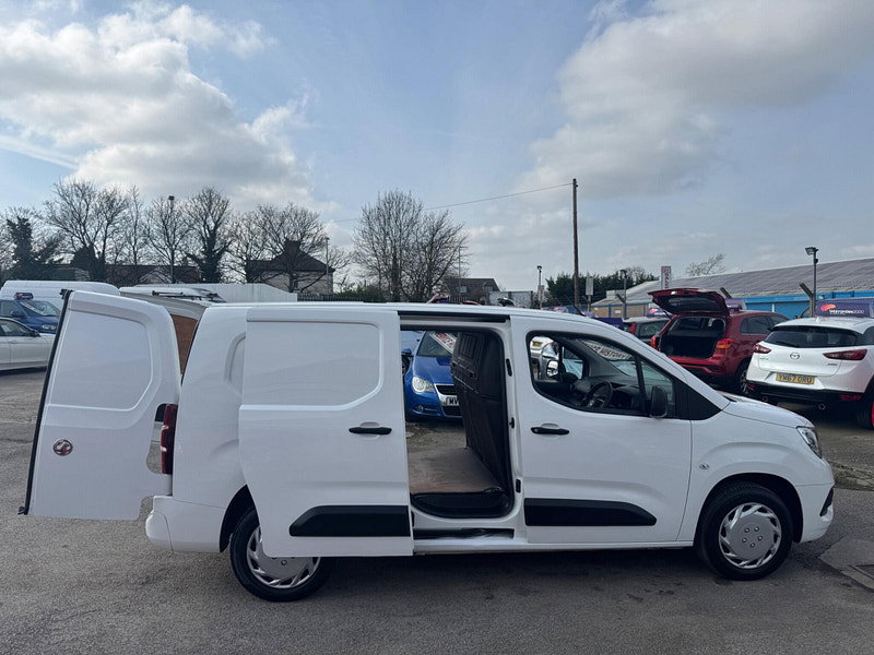 Vauxhall Combo 1.5 Turbo D 2300 Sportive L2 H1 Euro 6 (s/s) 4dr 4dr Manual 2026