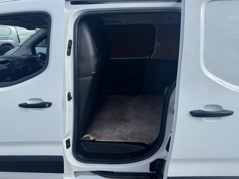 Vauxhall Combo 1.5 Turbo D 2300 Sportive L2 H1 Euro 6 (s/s) 4dr 4dr Manual 2026