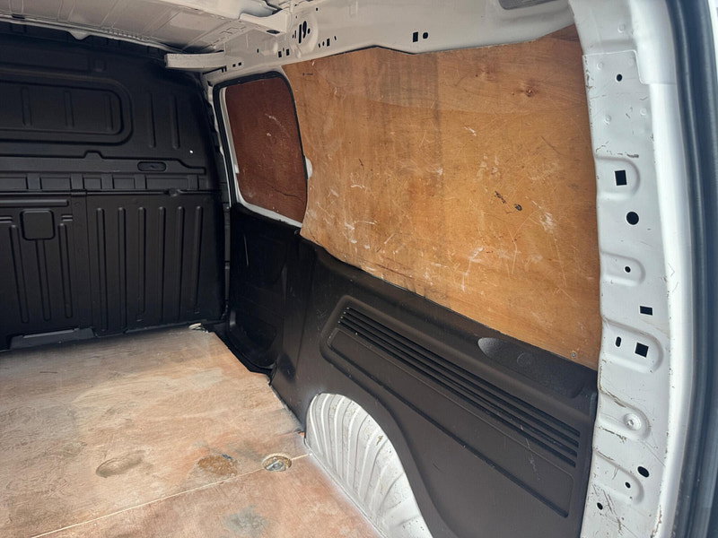 Vauxhall Combo 1.5 Turbo D 2300 Sportive L2 H1 Euro 6 (s/s) 4dr 4dr Manual 2026